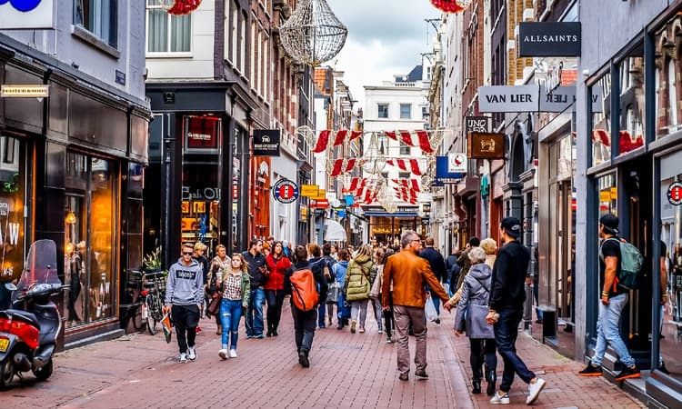 Dutch cities overwhelmed by shoppers hunting for Black Friday deals