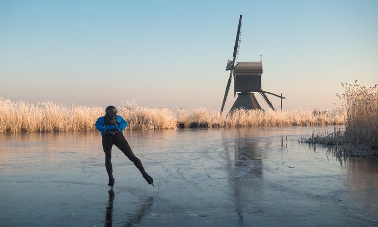 Ice-fever in the Netherlands: Dutch set skating records and host marathon