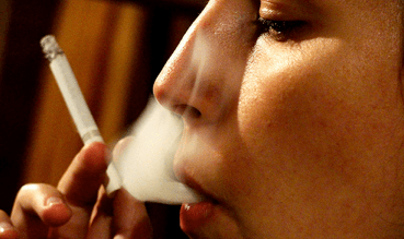 More smokers try to quit if the government helps them