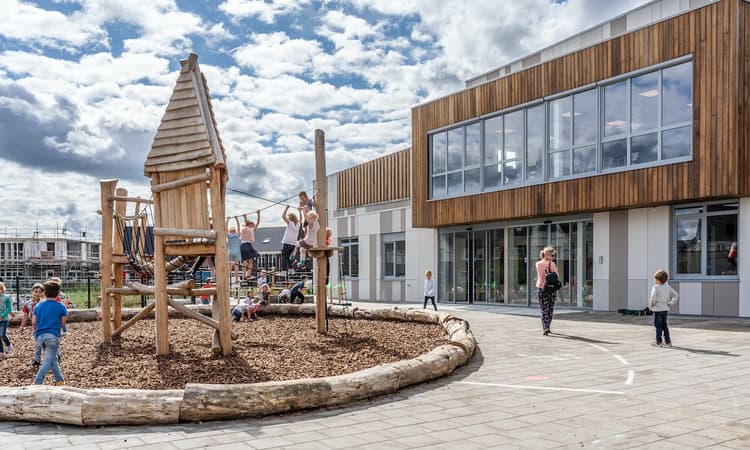 Primary school in the Netherlands shuts for summer due to COVID-19
