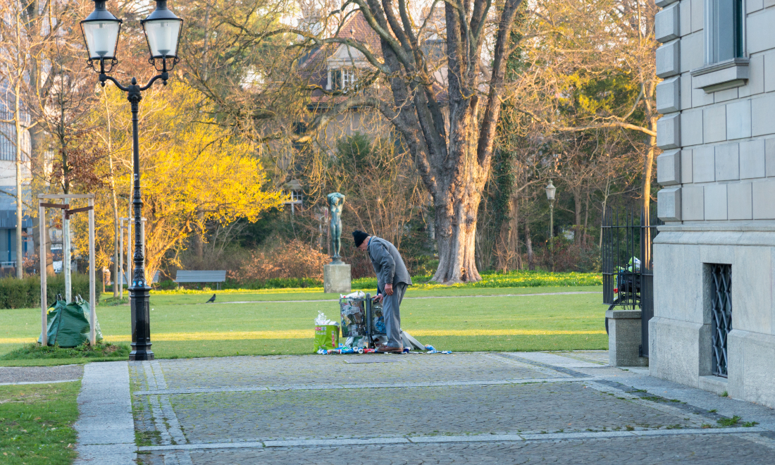 Immigrants in Switzerland face smaller homes and incomes, FSO reveals 