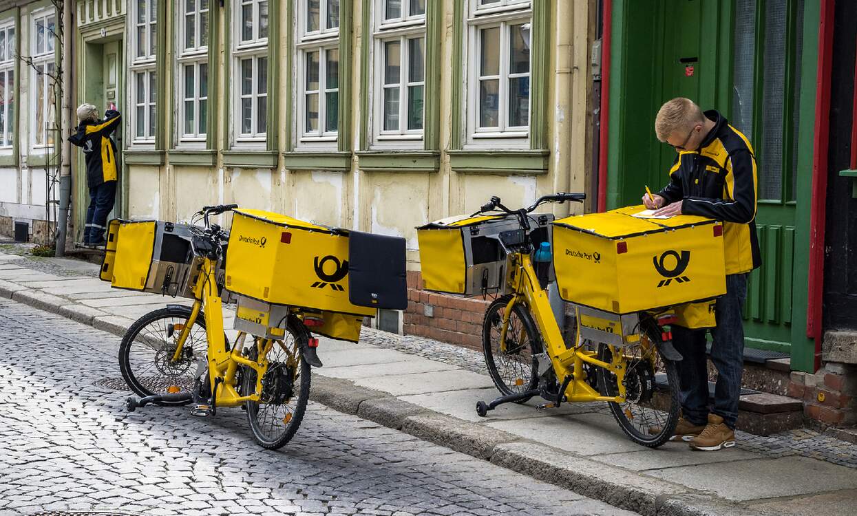 Deutsche Post to draft in office staff to help with Christmas deliveries