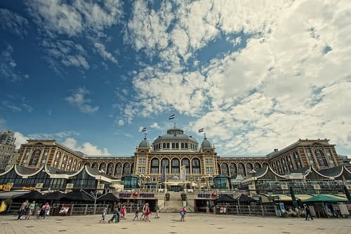 Scheveningen: watertaxi & beach train for free