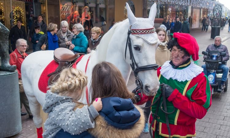 Only sooty Piets present at national Sinterklaas arrival event