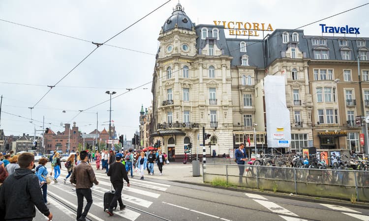 Christmas crowd control in Amsterdam