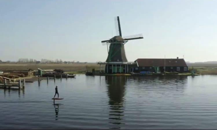 [Video] The Netherlands in quarantine - on an eFoil!