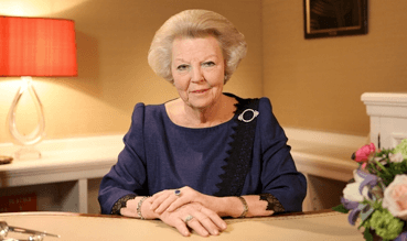 Queen Beatrix abdicates throne, NL gets first king in over 100 years