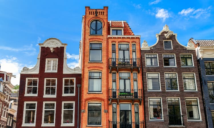 Dutch house prices drop year-on-year for first time in 9 years
