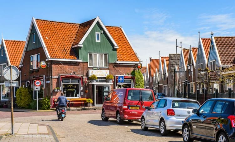 I am looking for a house but can I get a mortgage as an expat?