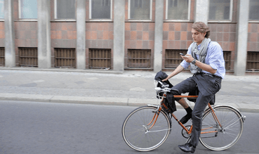 Dutch government finds bikes and texts a dangerous mix