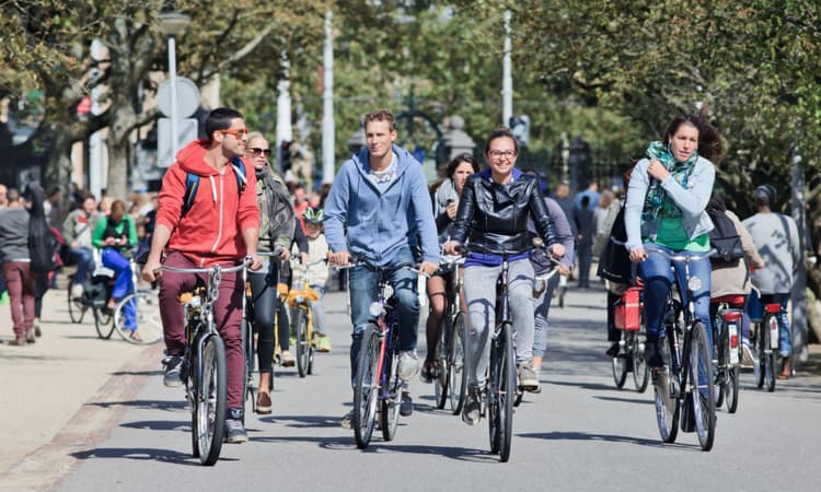 Dutch Cyclists’ Union expresses concerns about crowded bike lanes