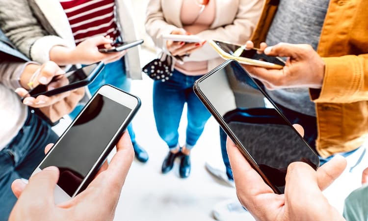 Social media burnout: 5 negative effects
