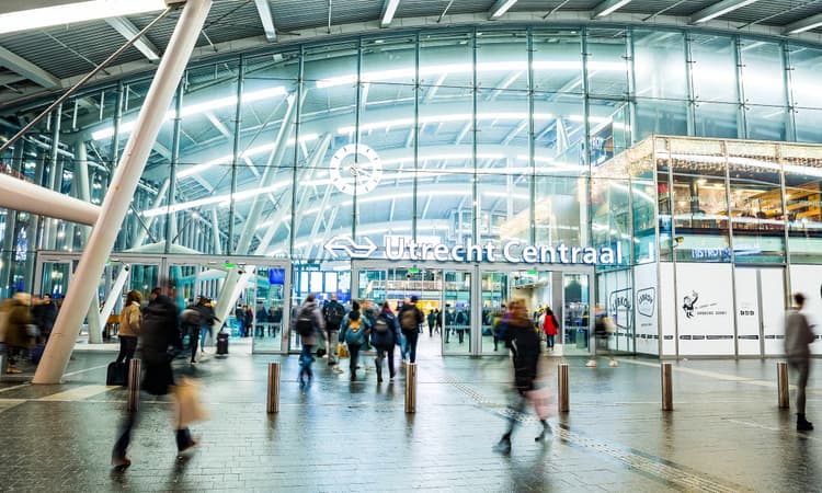 Return your plastic bottles and collect your deposit at Dutch train stations