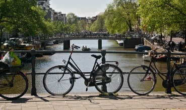 More bike parking at public transport stops in The Hague