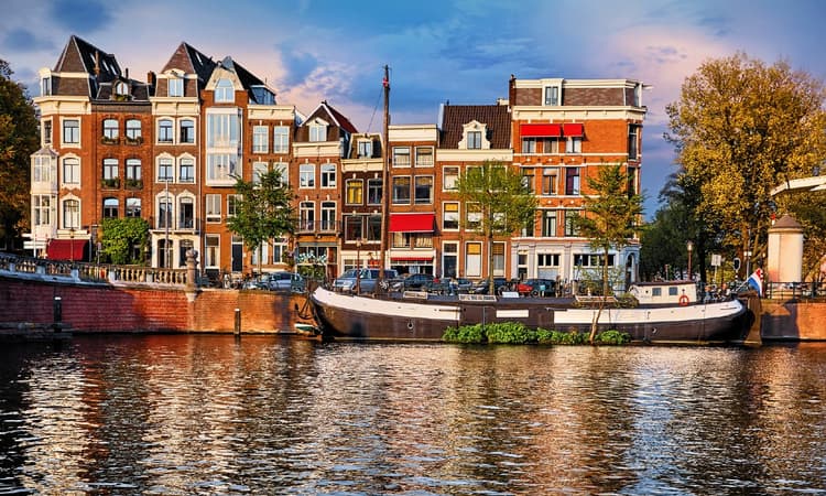 Dutch Council of State: If you rent to tourists in Amsterdam, you need a permit! 