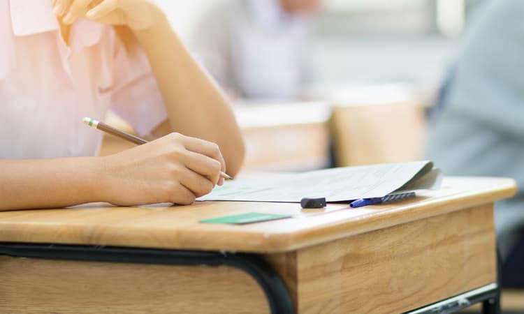 4.000 Staatsexamen tests postponed due to social media leaks