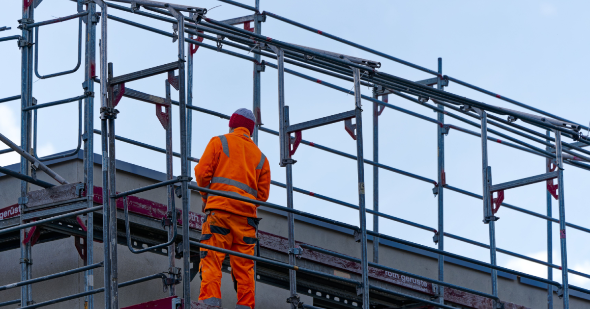 Which sectors saw the biggest wage increase in 2025 in Switzerland?