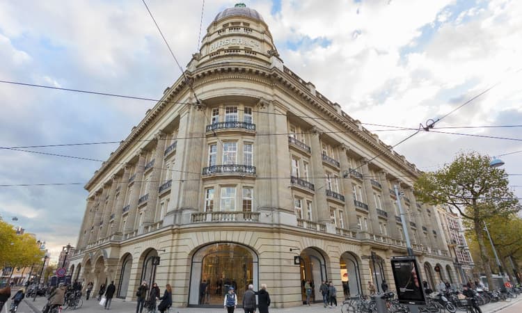 Gunman in Amsterdam Apple Store demanded 200 million in crypto