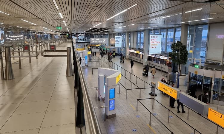 De Jonge: Plan your holiday, but don't book anything until next week