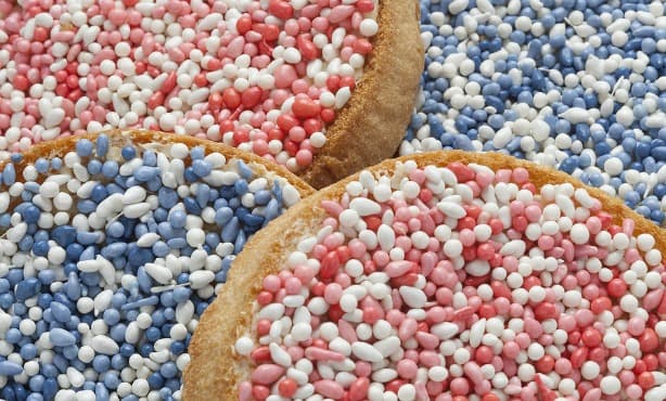 Strange and funny Dutch traditions: beschuit met Muisjes®