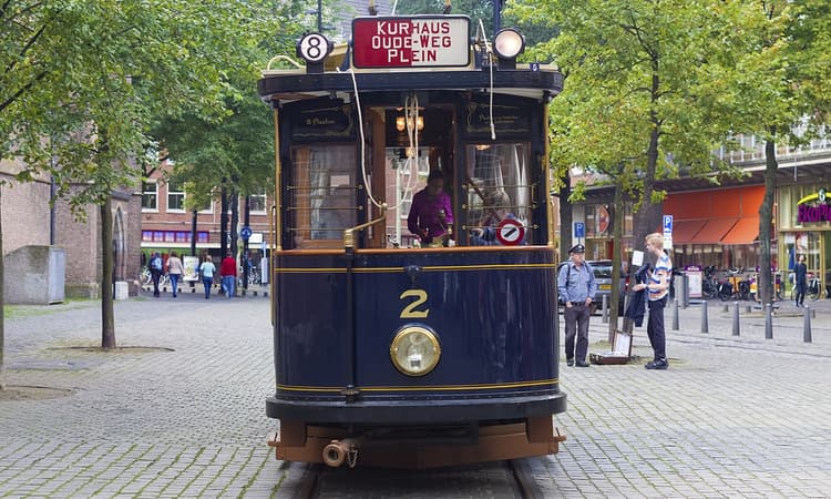 Historic trams return to The Hague city centre in honour of King’s Day 