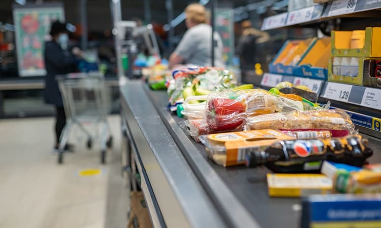 Dutch supermarkets see turnover grow even though shoppers buy less