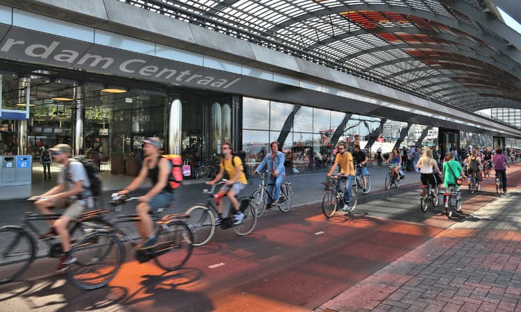 Dutch House of Representatives supports ban on scooters on the bicycle path 