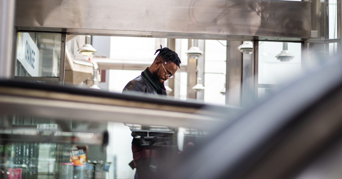 Migrants earn 20 percent less than native Germans