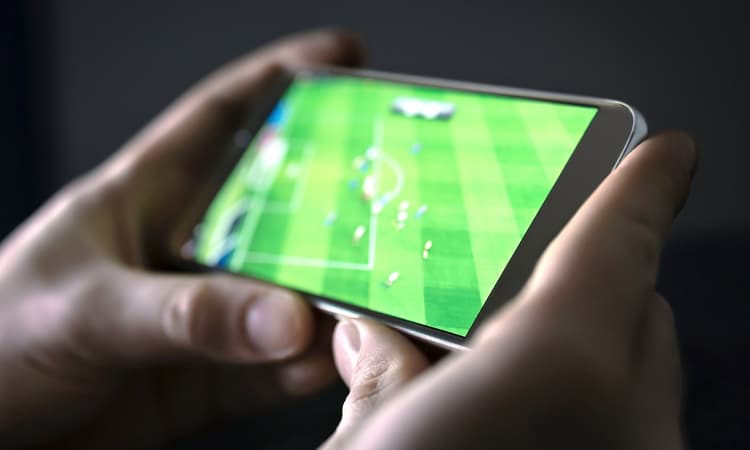 Dutch ministers sneakily watch football during General Political Debate
