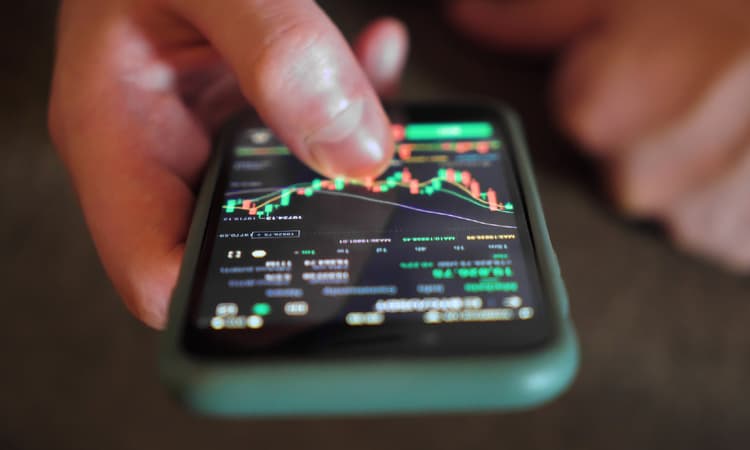 Make easy, low-cost investments in English with Scalable