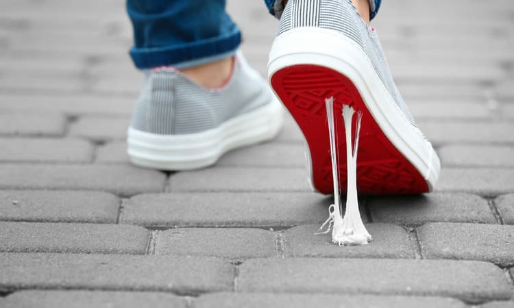 [Video] The first shoe ever made from chewing gum
