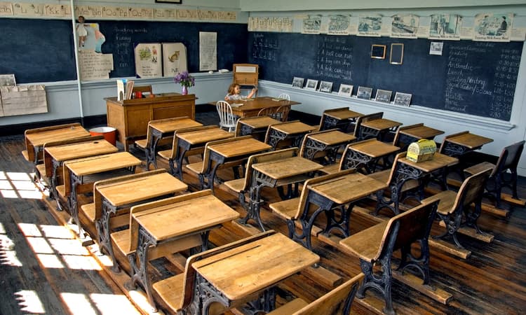 Dutch primary school teacher suspended after complaints of “caning”