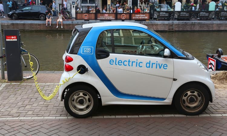 Amsterdam plans to ban all but electric cars by 2030