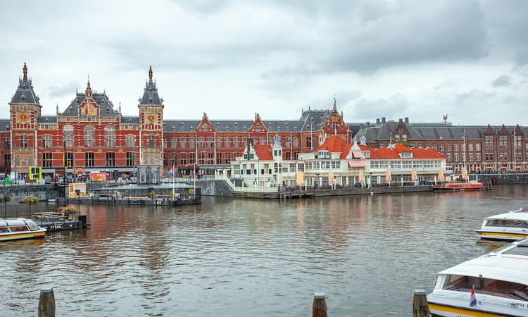 [Video] Coronavirus quarantine has turned Amsterdam into a ghost town