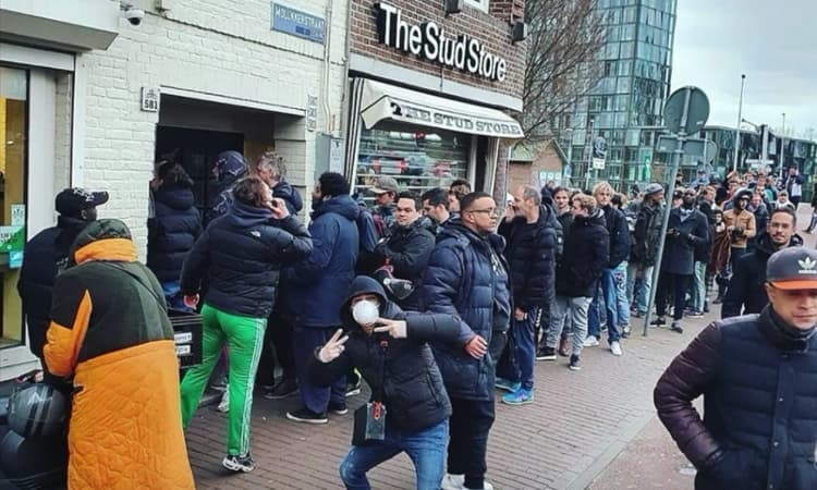Stockpiling cannabis: Long queues formed outside Dutch coffeeshops 