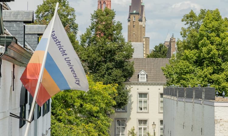 Dutch universities ask government not to cap number of international students