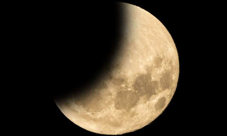 [Video] Rare lunar eclipse caught on camera in Terschelling