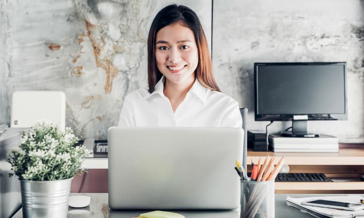 Choosing between being a self-employed contractor or payrolling