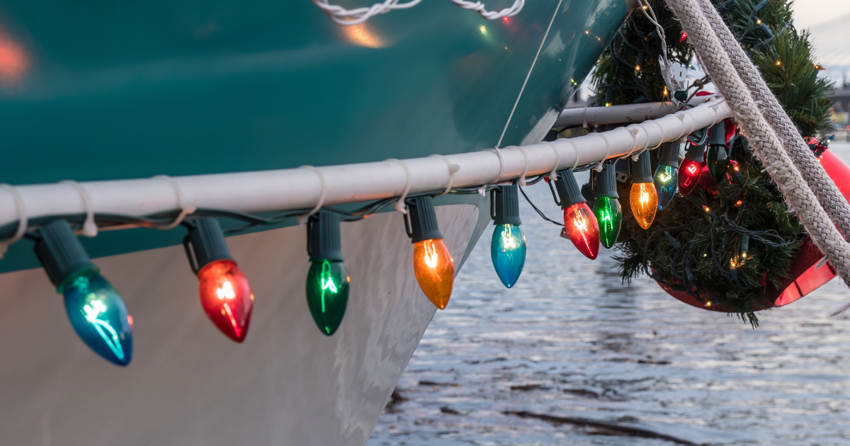 Amsterdam skipper receives fine for boat with excessive Christmas lights