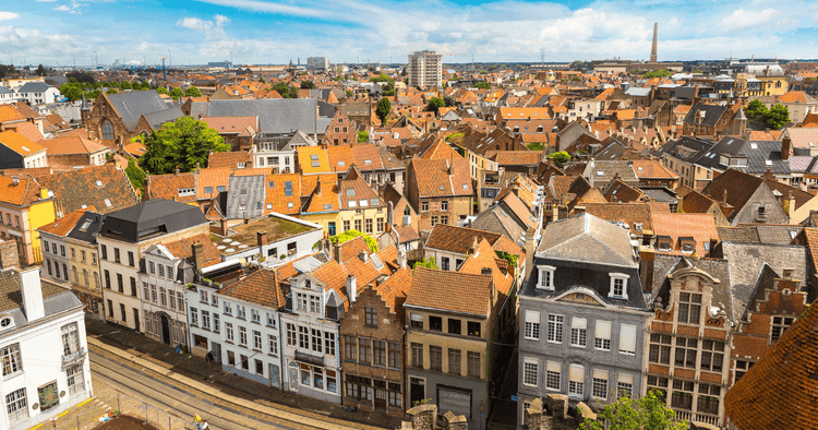 Unrealistic promises from politicians worsen Dutch housing crisis, say experts