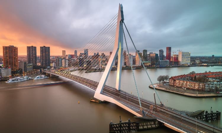 Sky-high in Rotterdam: Plans for 30-metre high footbridge unveiled