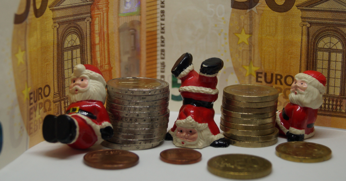 Who is entitled to a Christmas bonus (Weihnachtsgeld) in Germany?