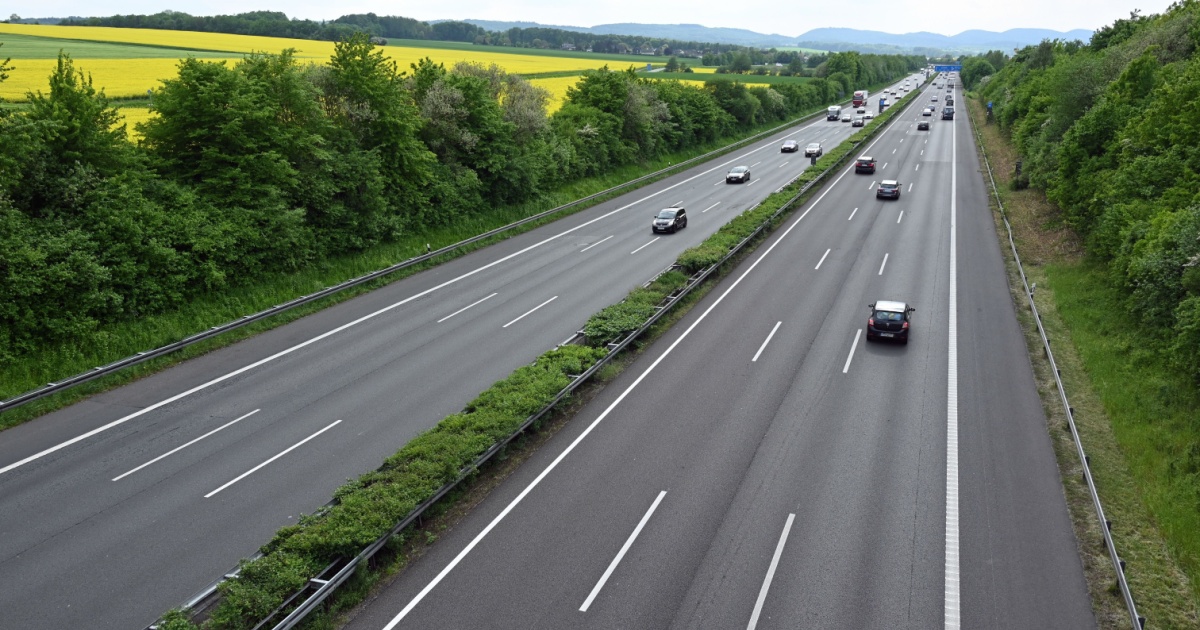 Driver caught speeding at 321km/h on German autobahn