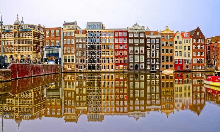UBS: Amsterdam in the top 5 for cities at risk of a housing bubble 