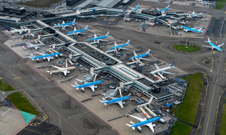 Court rules Schiphol Airport must cut 40.000 flights in 2024