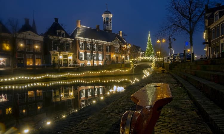 Dutch cities to reduce Christmas lights this winter to save energy 