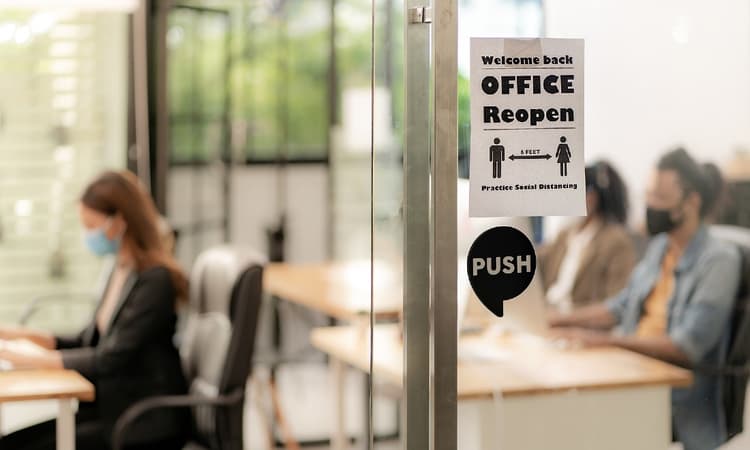 Majority of employees return to office despite home working advice