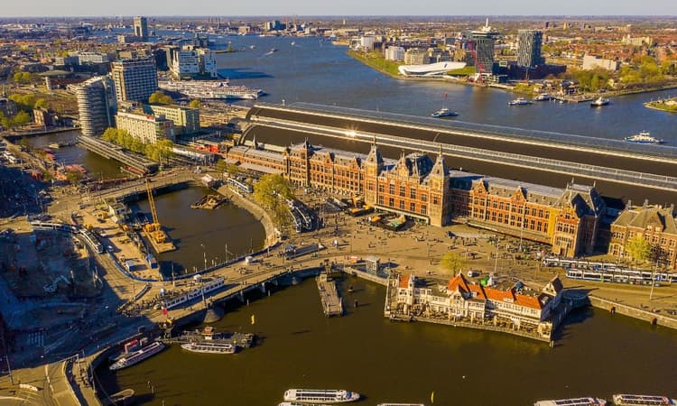[Video] Amsterdam’s biggest bike parking facility opening at Centraal 