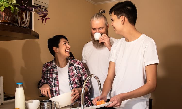Bringing your young adult child to the Netherlands
