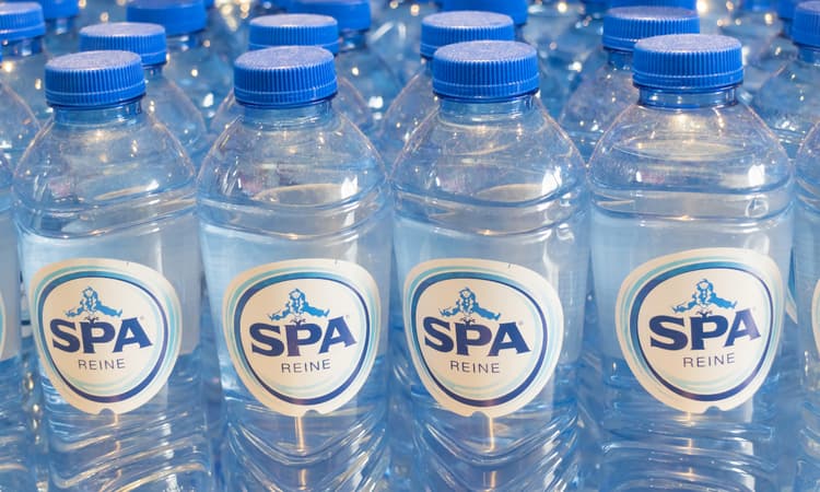 Shops at Schiphol Airport stop selling plastic water bottles